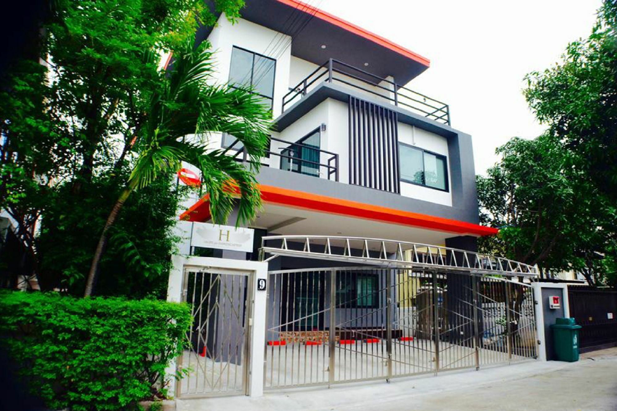 4 Bedroom House At Skytrain Bangkok Exterior foto